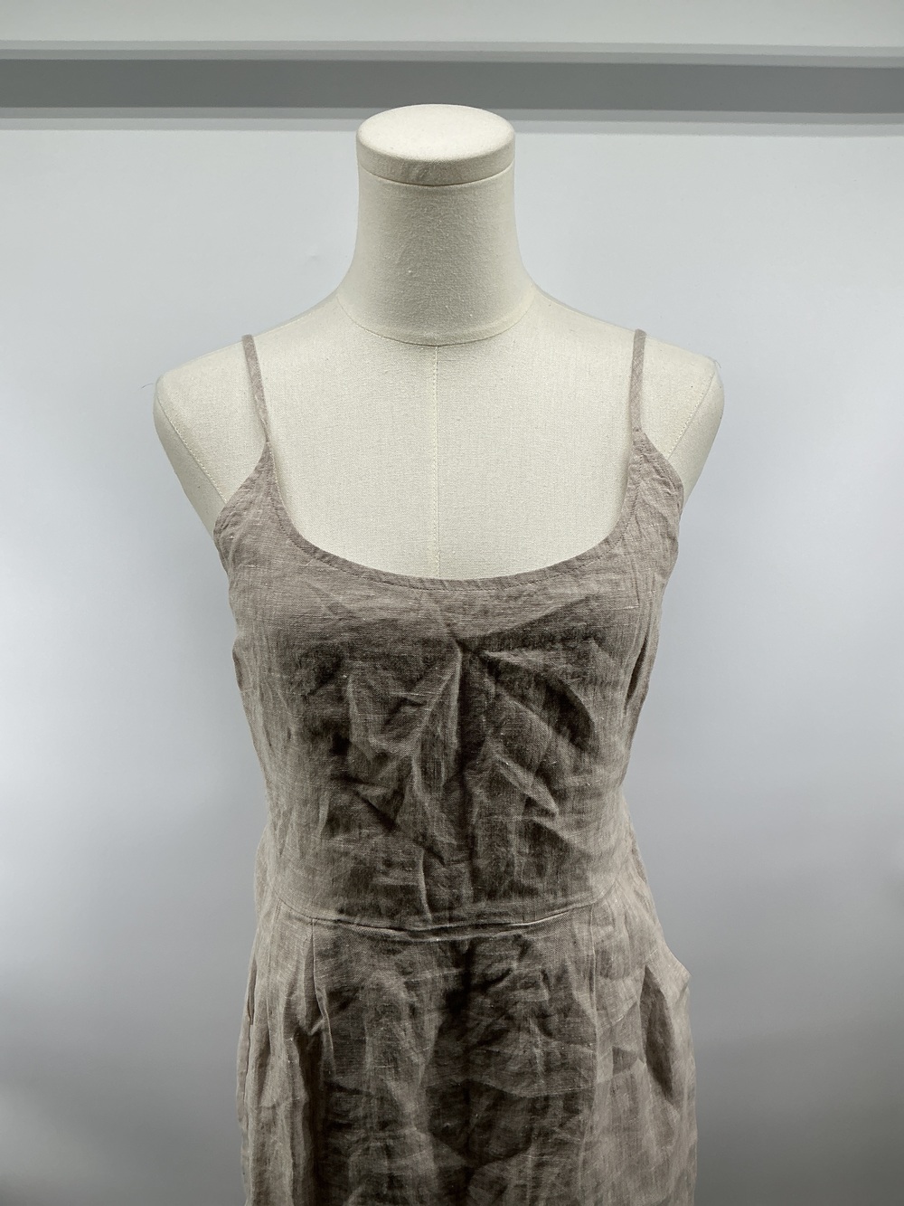100% European Linen Scoop Neck Midi Dress